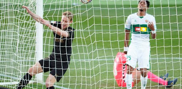 Sem Messi, Barcelona conta com brilho de De Jong e supera Elche