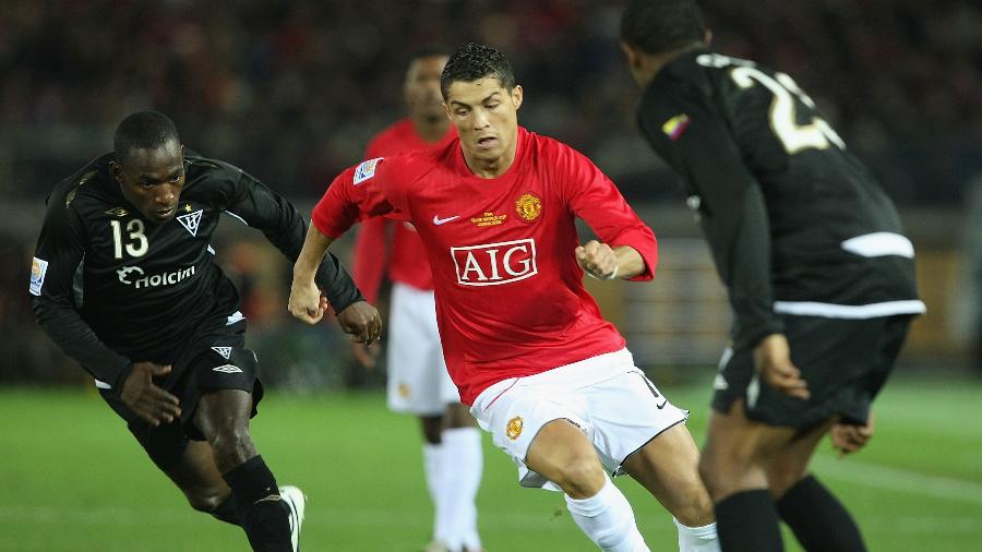 Cristiano Ronaldo na partida entre Manchester United e LDU, no Mundial de Clubes de 2008 - Manchester United via Getty Imag