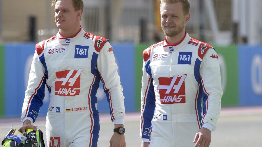 Kevin Magnussen (direita), novo piloto da Haas, no 1º dia de testes da F1 no Bahrein - Divulgação/Haas