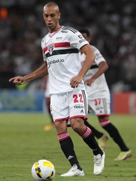 Miranda, atleta do São Paulo, durante a partida contra o Atlético-MG, pelo Brasileirão 2022 - Rubens Chiri/Saopaulofc.net