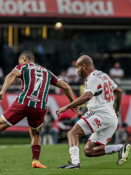 André e Patrick em ação durante jogo entre São Paulo e Fluminense, pelo Brasileirão - Guilherme Drovas/AGIF