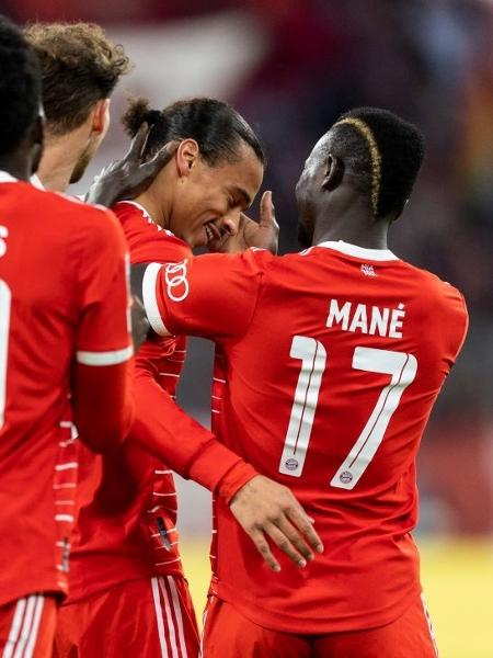 Sadio Mané, Leroy Sané, Davies e Goretzka comemoram gol do Bayern de Munique contra Viktoria Plzen - Boris Streubel/Getty Images