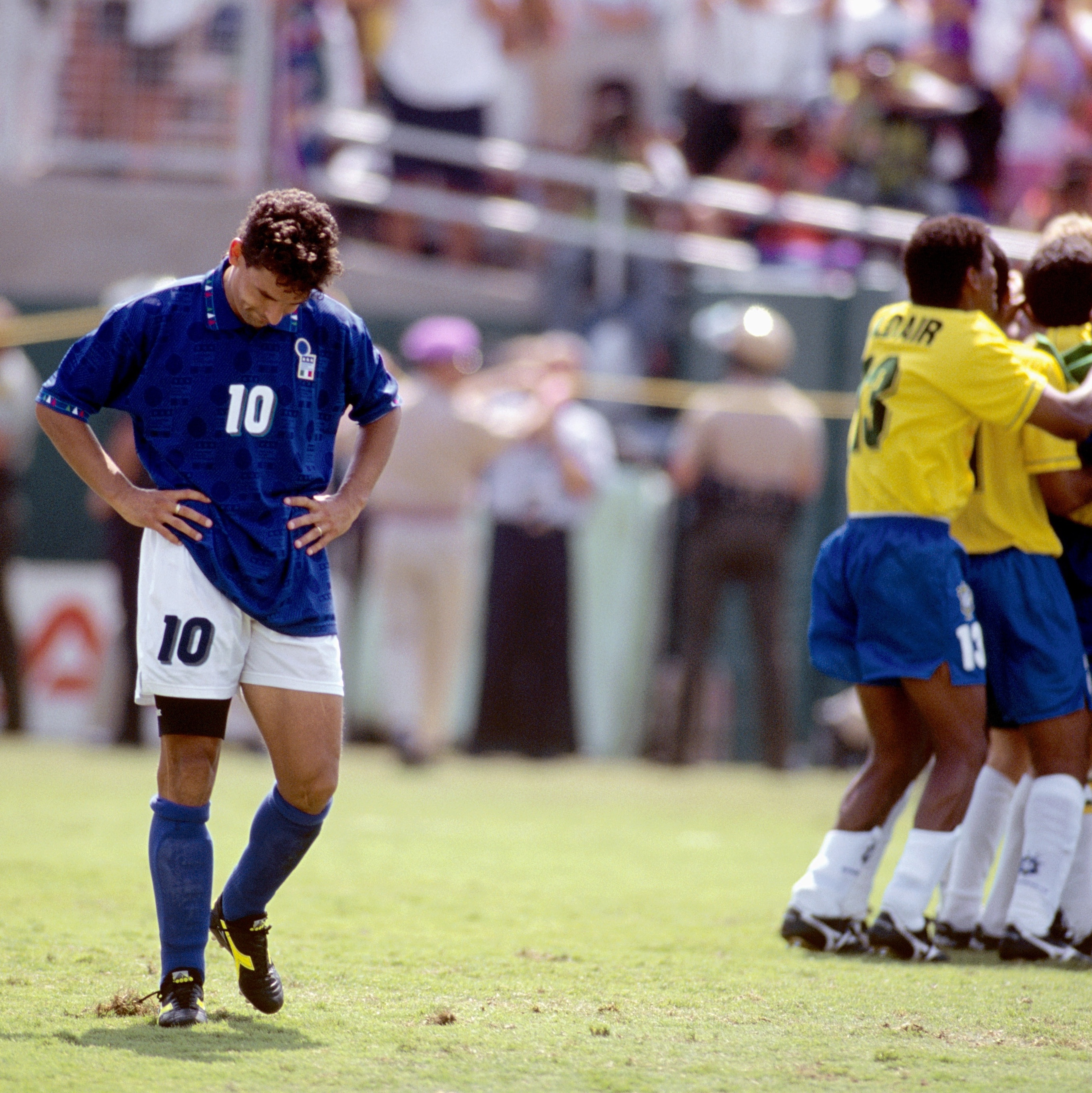 Baggio salvou a Itália na estreia contra o Chile em 98