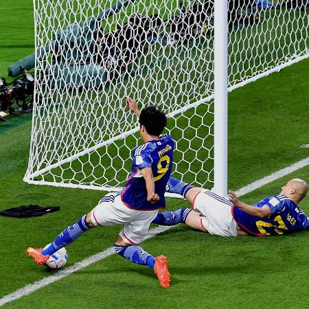 Mitoma se esticou e fez o cruzamento antes do gol de Tanaka em Japão 2x1 Espanha - Jennifer Lorenzini / Reuters