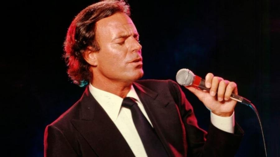 Julio Iglesias foi goleiro do Real Madrid antes de iniciar carreira de sucesso na música - Divulgação