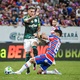 Navarro sente lesão muscular em derrota do Palmeiras e será avaliado