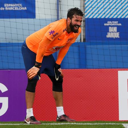 Alisson, goleiro da seleção brasileira, durante treino na Espanha - Divulgação/CBF