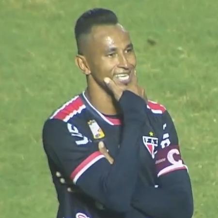 Ciel, atacante de 41 anos do Ferroviário, marcou gol em partida maluca contra o Caxias