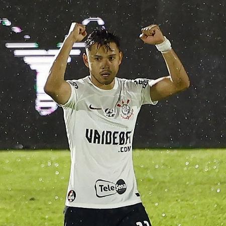 Romero, do Corinthians, comemora seu gol sobre o Botafogo-SP, pelo Paulistão