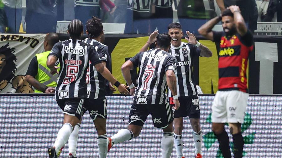 Zaracho comemora  gol pela Copa do Brasil