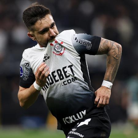 Coronado, do Corinthians, comemora seu gol contra o Racing-URU, na Sul-Americana