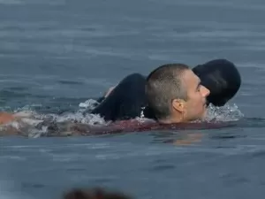Olimpíadas: Fotógrafo é resgatado inconsciente no mar do Taiti