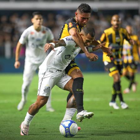 Otero em ação durante jogo entre Santos e Novorizontino pela Série B - Reinaldo Campos/AGIF