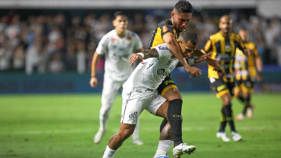 Otero em ação durante jogo entre Santos e Novorizontino pela Série B