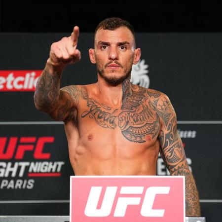 Renato Moicano na pesagem do UFC Paris