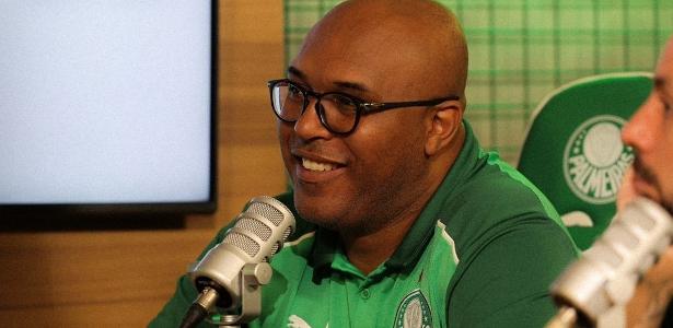 Narrador renomado brilha no TV Palmeiras antes de narrar Champions League.