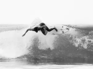 Surfista brasileiro 'vive' 24 dias em motorhome atrás de ondas nos EUA