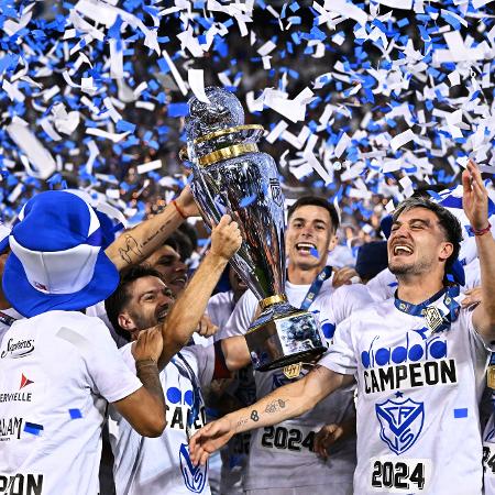 Jogadores do Velez Sarsfield comemoram o título de campeão argentino