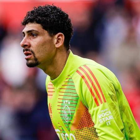 Matheus Magalhães tem 33 anos e se encaixa em perfil de "goleiro experiente" Matheus Magalhães tem 33 anos e se encaixa em perfil de "goleiro experiente"