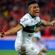 Coritiba vence Athletico-PR e dorme na liderança da Série B do Brasileiro