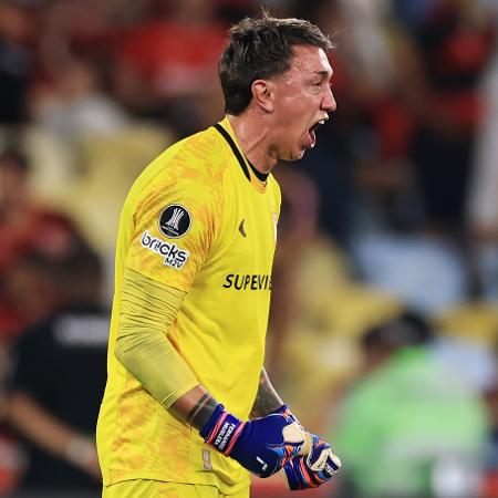 Muslera celebra durante Estudiantes x Flamengo, jogo da Libertadores