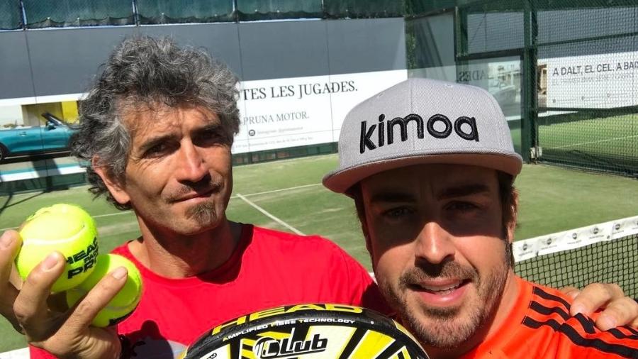 Fernando Alonso joga tênis com preparador físico - Reprodução/Instagram
