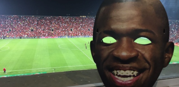 Promessa de R 164 mi mostra lado decisivo e ganha até máscara no Flamengo