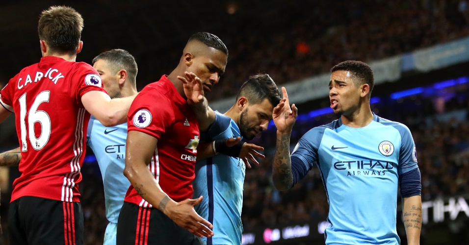 Campeonato Inglês | Com 'milagre' de Ederson, City vence o United