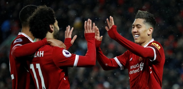 Salah e Firmino comemoram um dos gols da goleada do Liverpool sobre o Watford - PHIL NOBLE/REUTERS - PHIL NOBLE/REUTERS