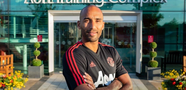 Lee Grant, novo goleiro do Manchester United - Divulgação/Twitter/Manchester United
