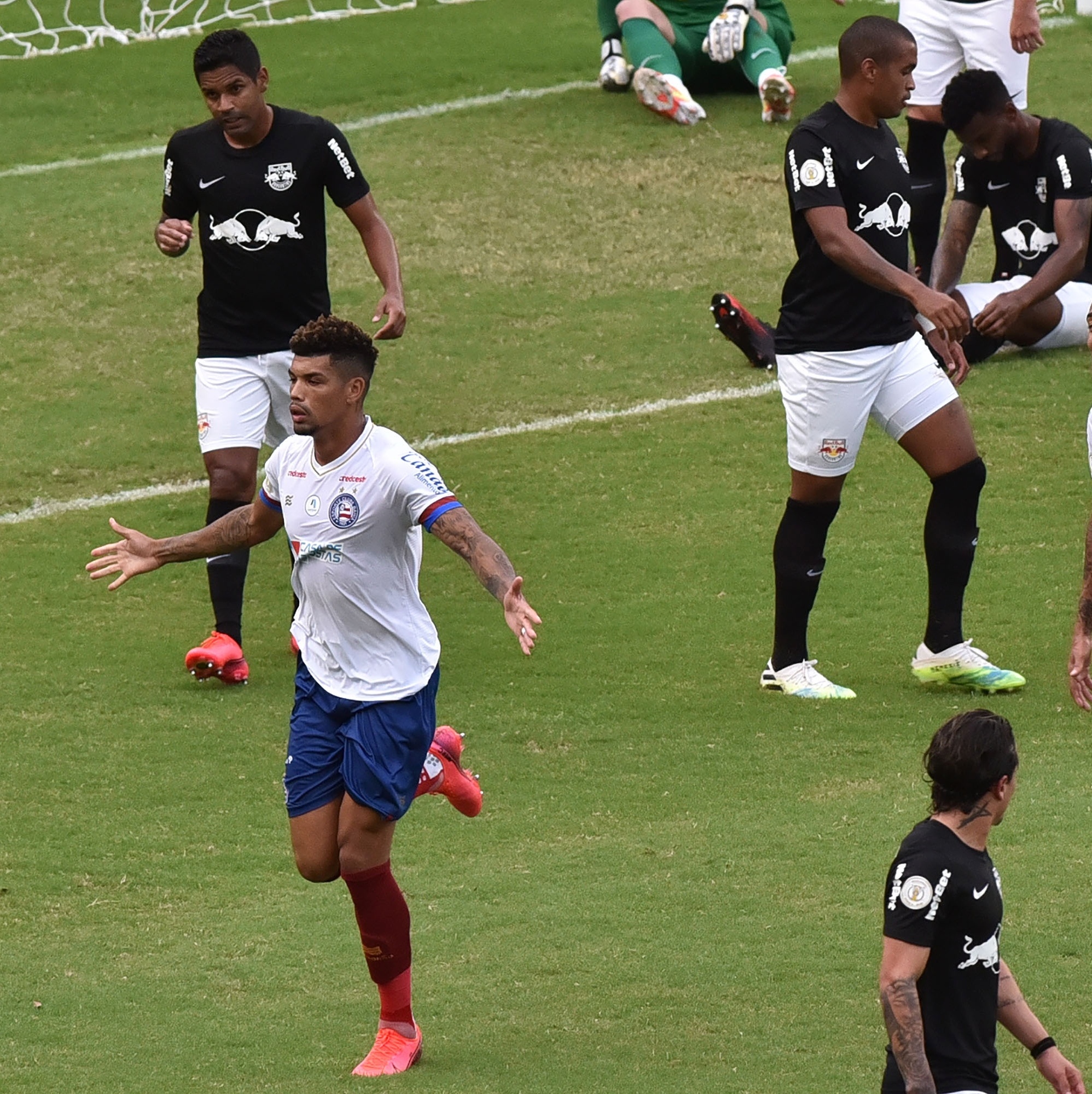 Bahia Vence O Red Bull Bragantino Com Gol Aos 47 Do Segundo Tempo 16 08 2020 Uol Esporte