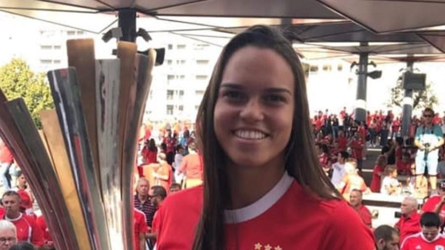Ana Vitória, jogadora do Benfica, celebra Supertaça de Portugal - Divulgação