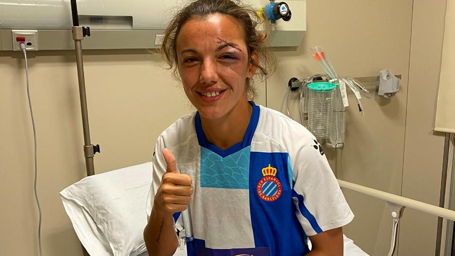 Jogadora do Espanyol deixa o campo inconsciente após choque com rivais - Reprodução/Twitter