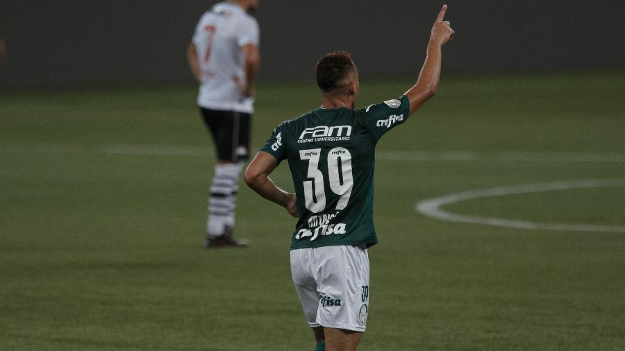 Breno Lopes comemora o primeiro gol do Palmeiras - Ettore Chiereguini/Ettore Chiereguini/AGIF