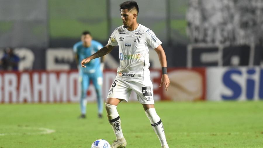 Ivonei em ação pelo Santos na Vila Belmiro - Ivan Storti/ Santos FC