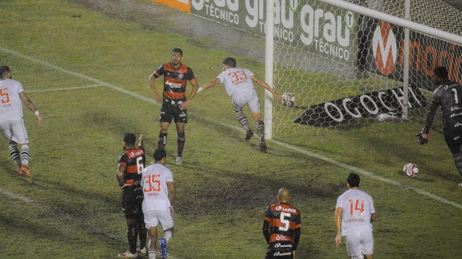 Sarrafiore comemora gol do Vasco contra o Vitória, pela 16ª rodada - JEFFERSON PEIXOTO/FUTURA PRESS/FUTURA PRESS/ESTADÃO CONTEÚDO