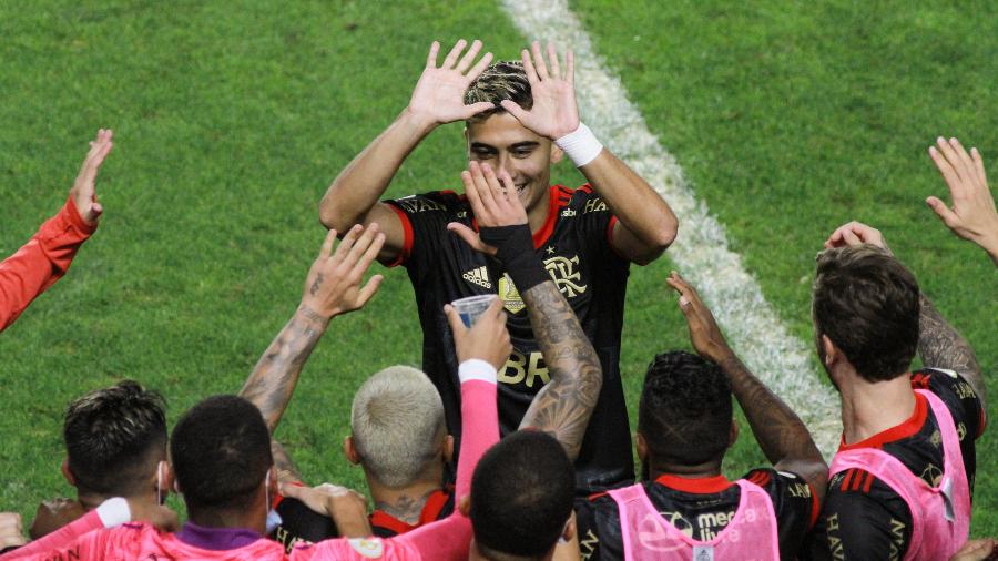Andreas Pereira comemora gol marcado pelo Flamengo contra o Santos na Vila Belmiro - Fernanda Luz/AGIF