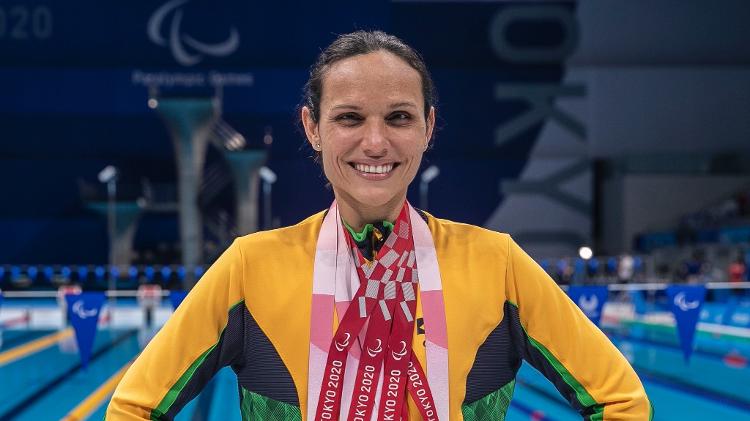 Carol Santiago e suas cinco medalhas paralímpicas