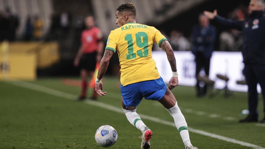 Raphinha tenta jogada para o Brasil contra a Colômbia pelas Eliminatórias da Copa - Ettore Chiereguini/AGIF