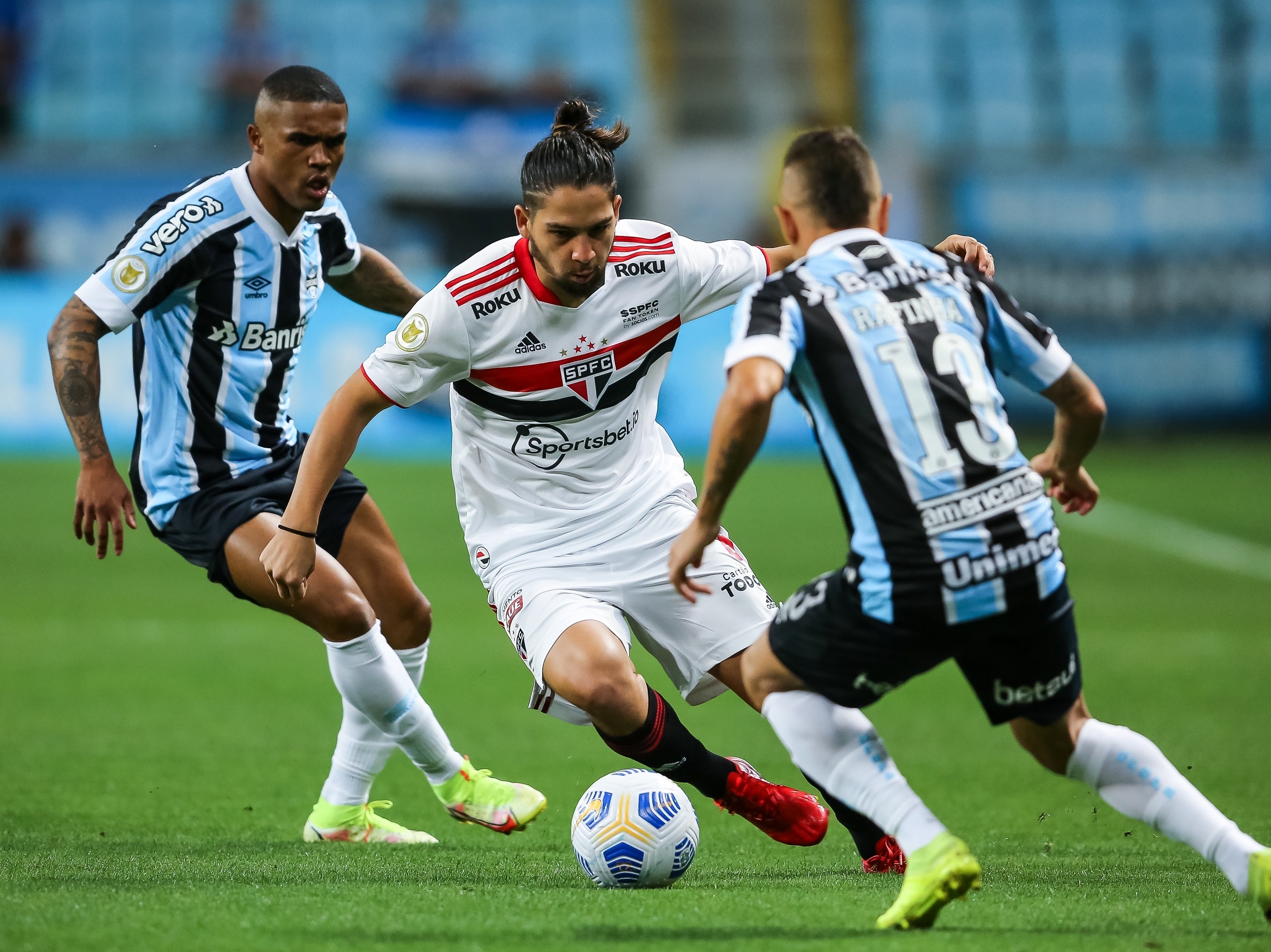 Coritiba acerta a contratação de meia do Grêmio; jogador se