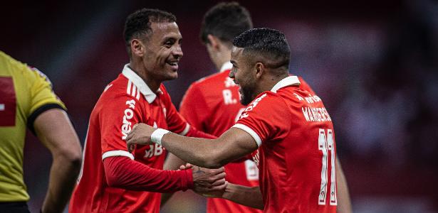  Wanderson, do Internacional, comemora gol sobre o Atlético-GO pelo Brasíleirão