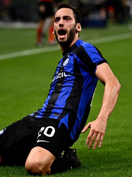 Çalhanoglu abriu o placar para a Inter de Milão contra o Barcelona - Marco BERTORELLO / AFP