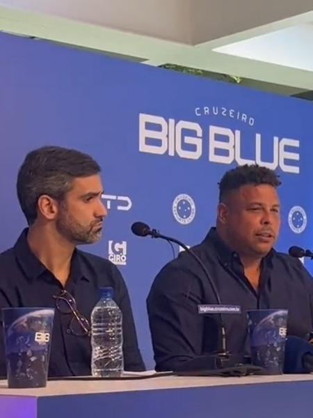 Gabriel Lima, CEO do Cruzeiro, e Ronaldo Nazário, dono, durante coletiva que anunciou o evento - Reprodução/Twitter