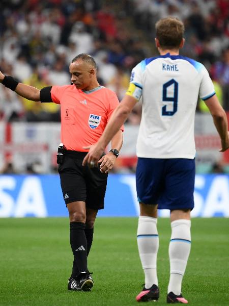 O brasileiro Wilton Pereira Sampaio foi o árbitro da partida entre França e Inglaterra, pelas quartas de final da Copa do Mundo do Qatar - Franck Fife/AFP