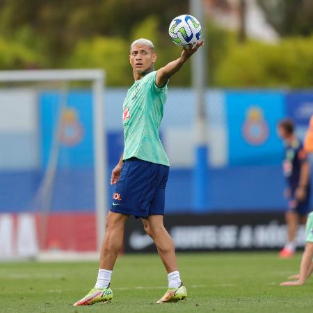 Richarlison durante treino do Brasil na Espanha - Divulgação/CBF