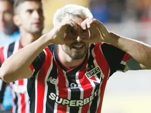 Calleri fica a dois gols de igualar maiores artilheiros do São Paulo na Libertadores