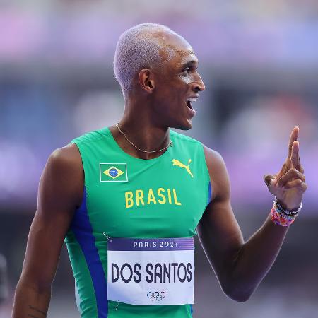 Alison dos Santos, o Piu, no classificatório dos 400m com barreiras nas Olimpíadas