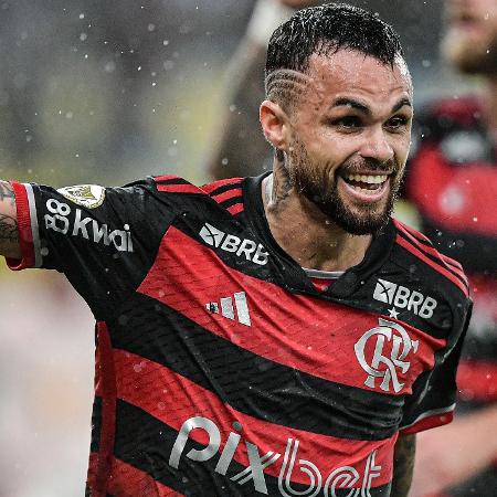 Michael comemora gol marcado pelo Flamengo durante jogo contra o Bragantino, pelo Brasileirão