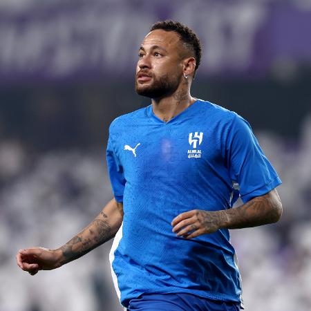 Neymar aquece antes de voltar aos gramados no jogo entre Al-Hilal e Al Ain, pela Liga dos Campeões Asiáticas - Francois Nel/Getty Images