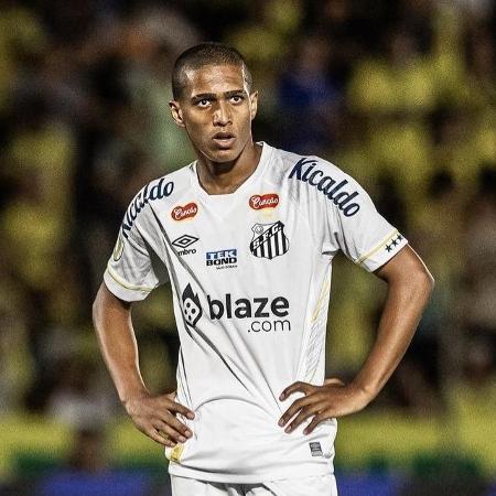 Souza, lateral de 18 anos do Santos